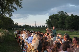 150 people dining together